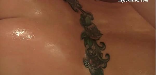  Blonde tattooed babe Durinda Belova gets her first time massage